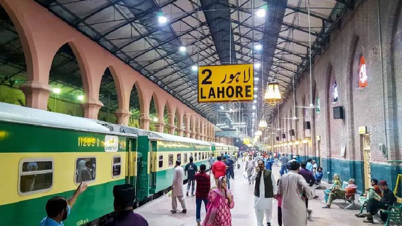 Pakistan Railways reduces train fares for Eidul Fitr