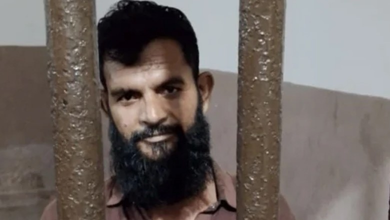 Man arrested for charging illegal parking fees, beating policeman in Karachi