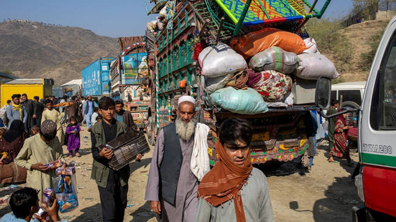 Afghan refugees face deportation after deadline for voluntary return ends