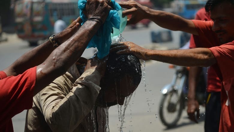 PMD issues heatwave alert across Pakistan for next week