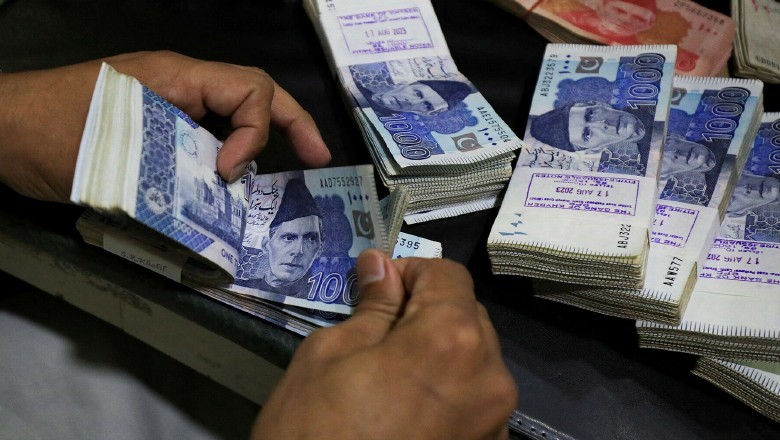 Govt to save Rs36 billion by abolishing 40,000 posts