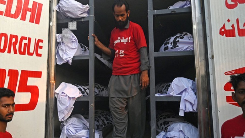 At least 16 killed after passenger bus crashes into ditch in Jamshoro