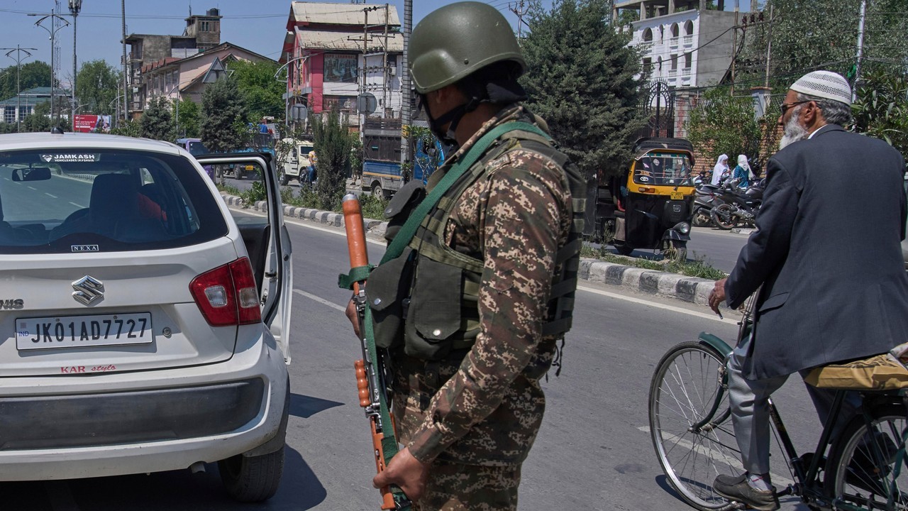 Cop who served 27 years in occupied Kashmir asked to leave India