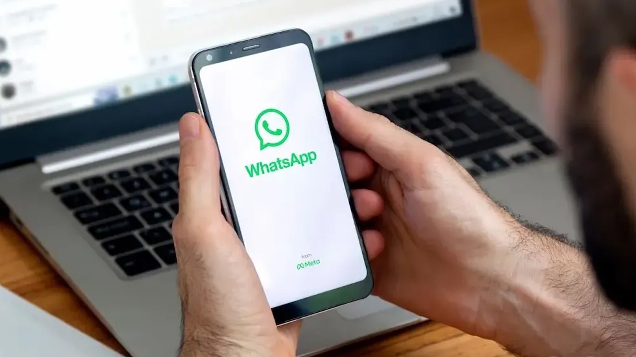 WhatsApp testing AI-generated chat wallpapers