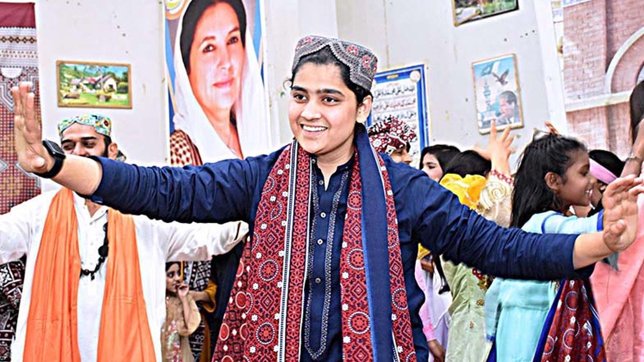 Sindh govt bans Ajrak, Sindhi cap as gifts at official and school functions