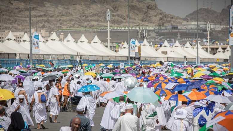 Hajj pilgrims arrive in Mina for the start of sacred rituals