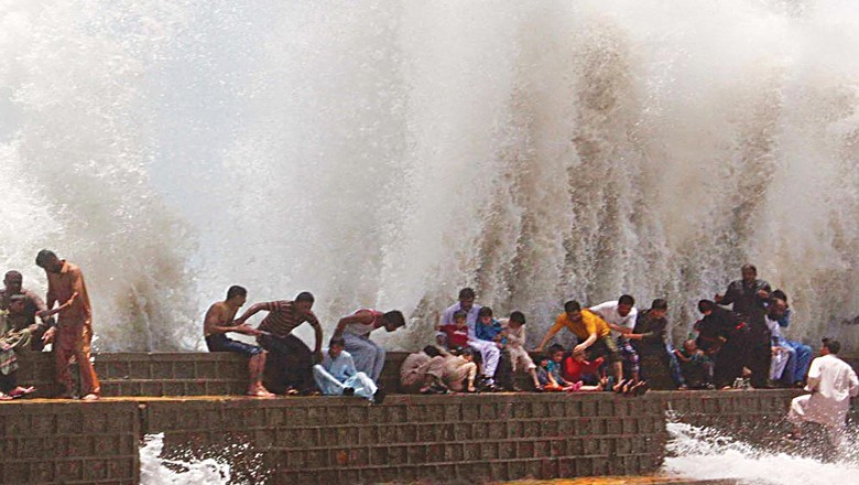 NEOC issues urban flood warning as rainfall persists across Pakistan