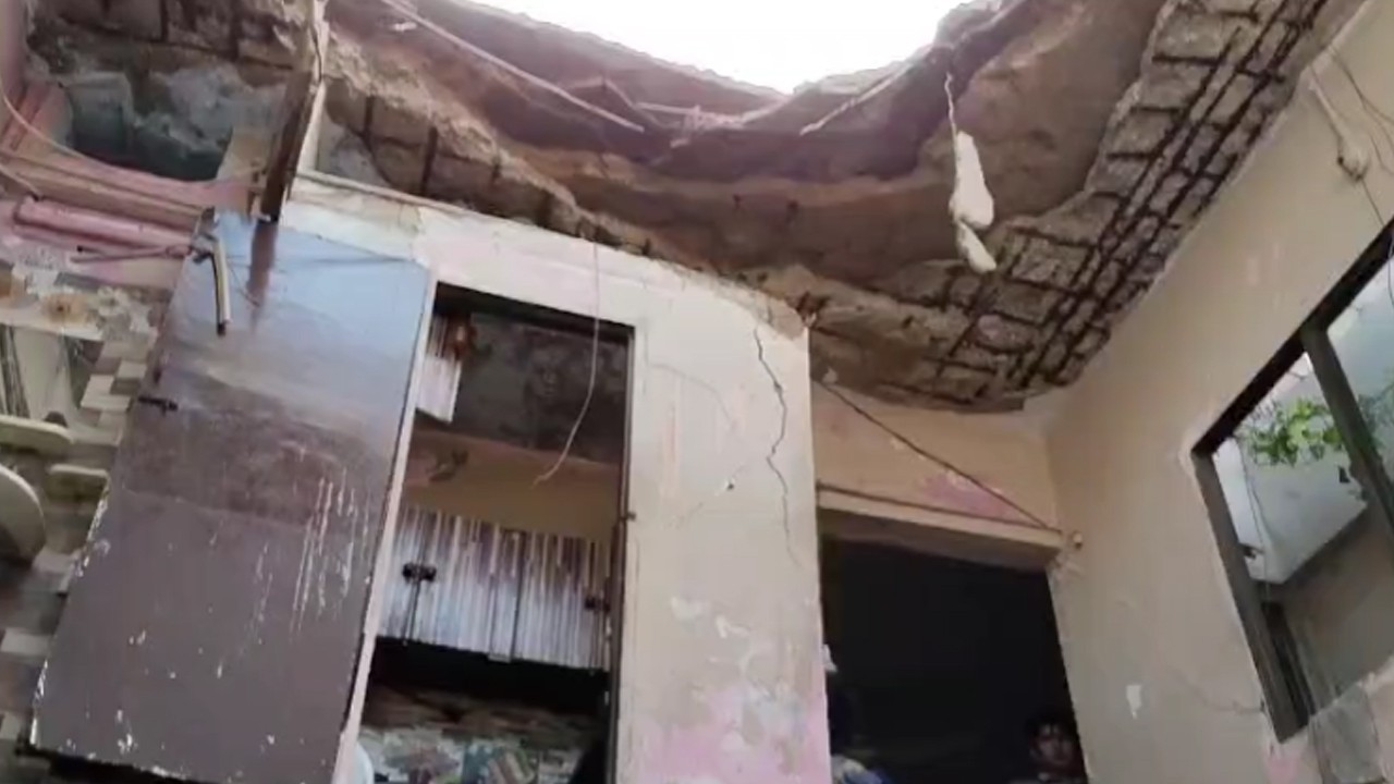 Six injured as roof collapses in six-storey building in Karachi’s Kharadar