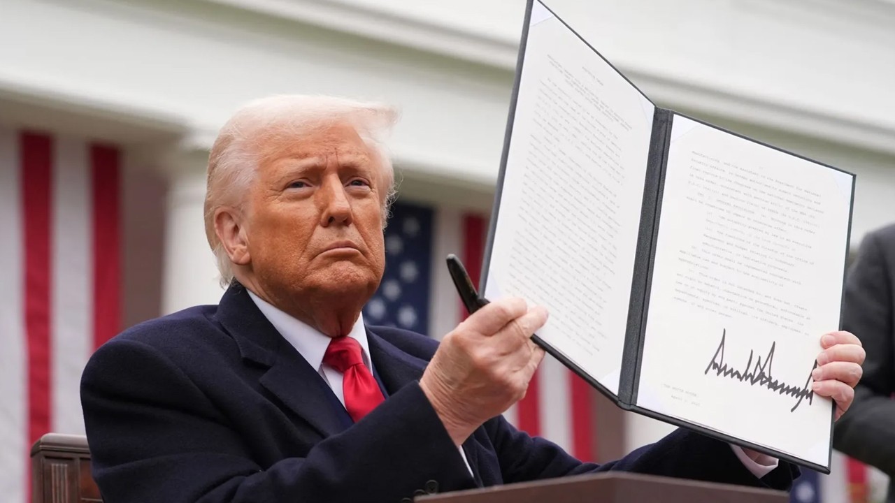 Trump announces 25% tariffs on imports from Japan and South Korea