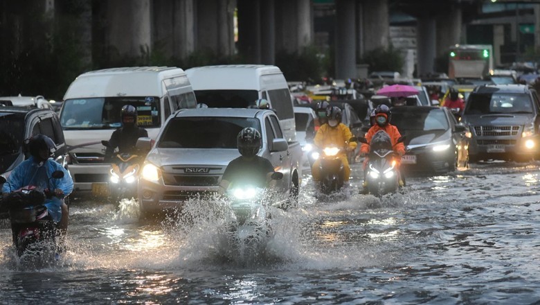 NEOC warns of more flash floods amid widespread monsoon rains