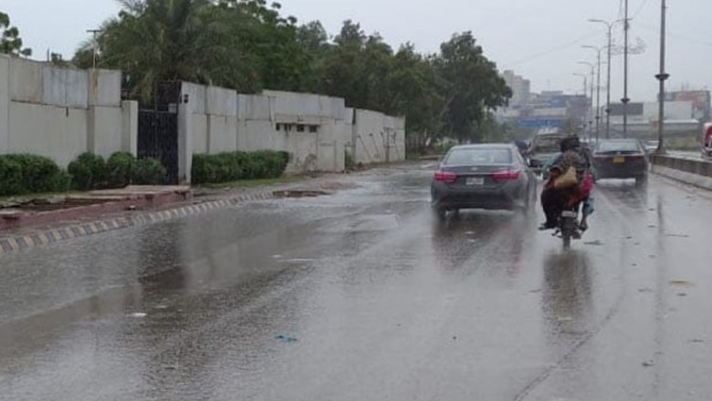 Karachiites wake up to pleasant weather after early morning rain