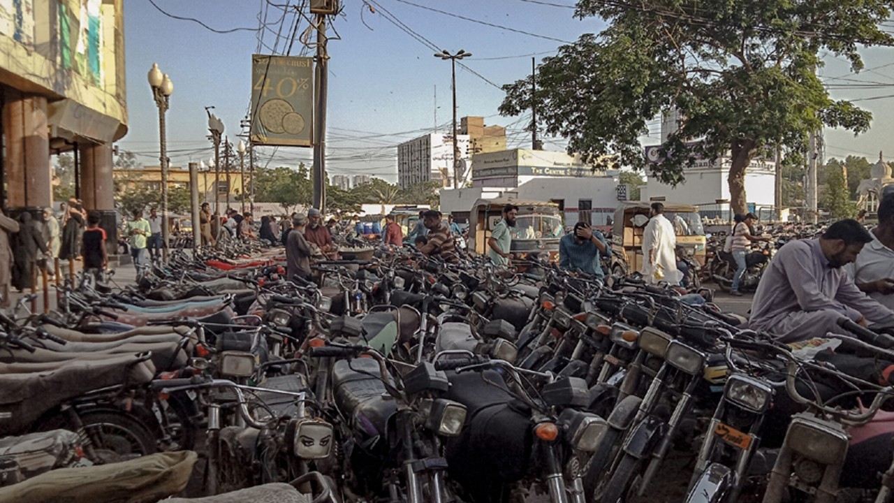 Relief for Karachiites as Sindh govt bans parking fee on all roads
