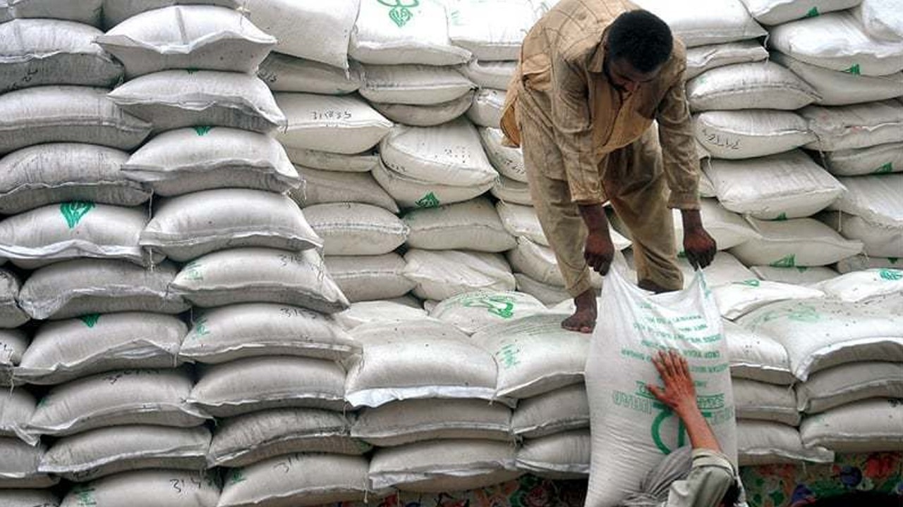 Pakistan seizes sugar stocks amid crisis, puts 18 mill owners on ECL