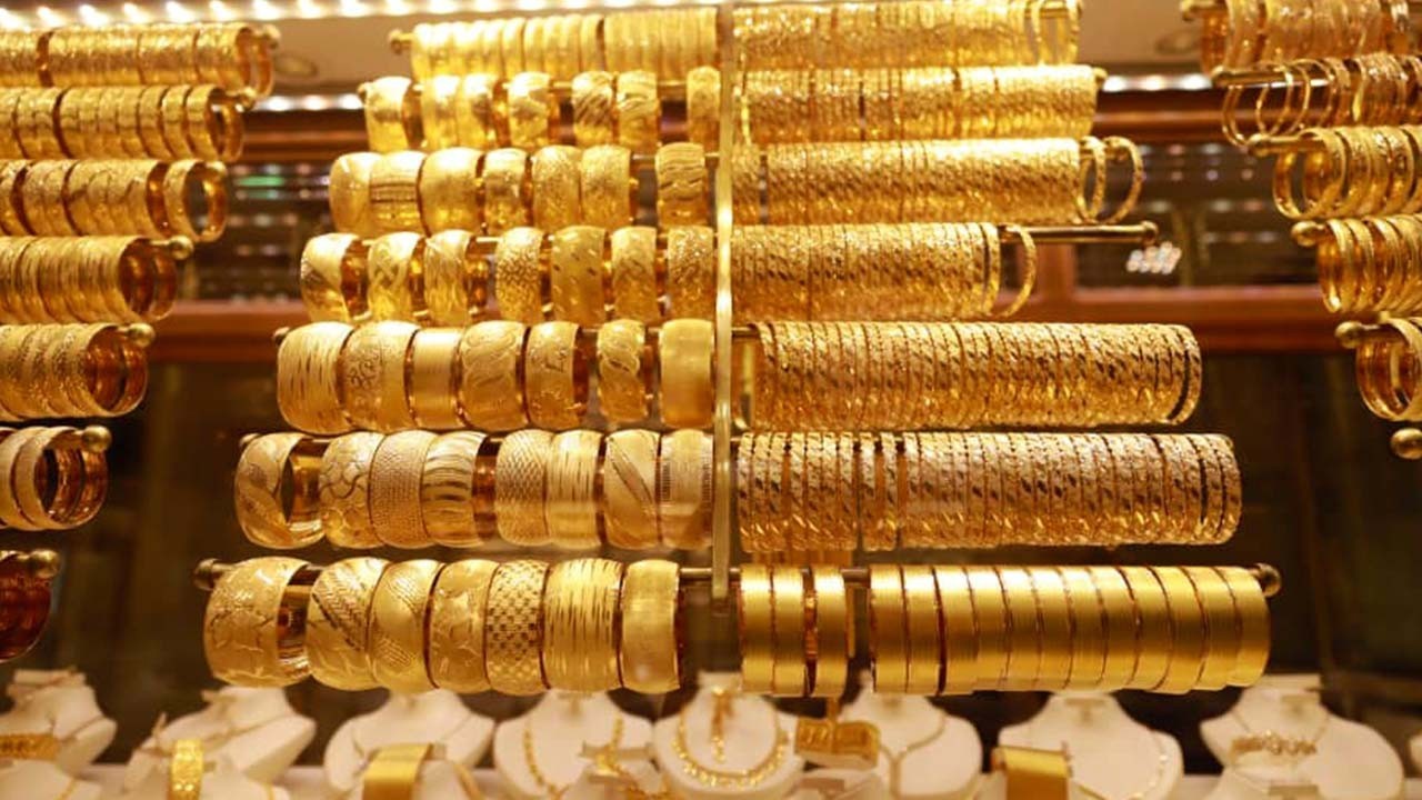 Gold extends gains in Pakistan amid global price hike