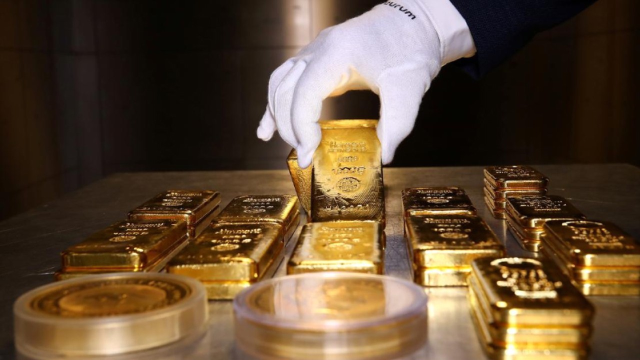 Gold price rises Rs1,300 per tola in Pakistan