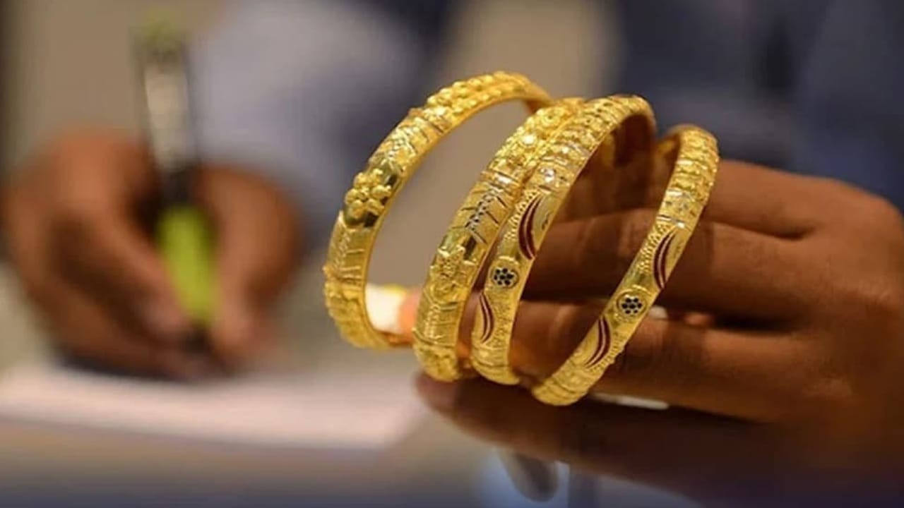 Gold dips, silver gains in local market