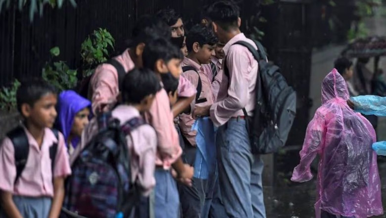 Sindh govt orders closure of Karachi schools, colleges amid rain forecast