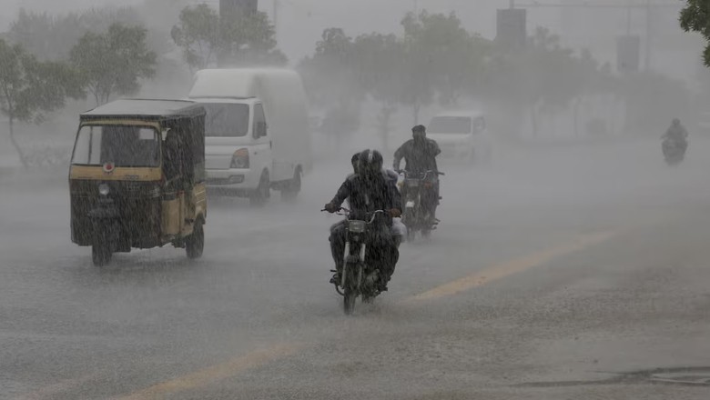 Heavy rain possible again in Karachi this afternoon and evening: weather expert