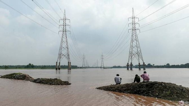 Pakistan govt announces relief for flood-affected electricity consumers