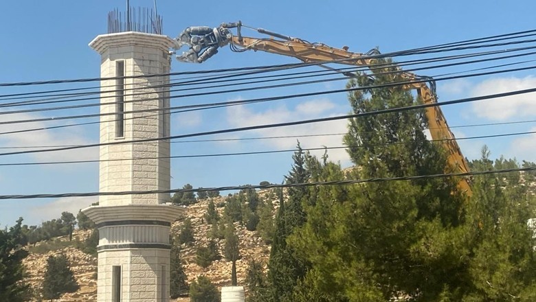 Israeli forces demolish minaret of mosque near Hebron