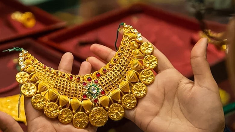 Gold hits fresh all-time high in Pakistan