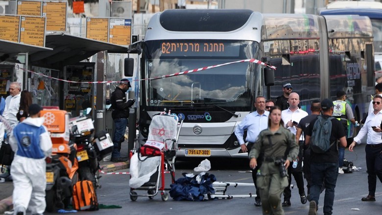 Five Israelis killed, several others injured in Jerusalem bus shooting
