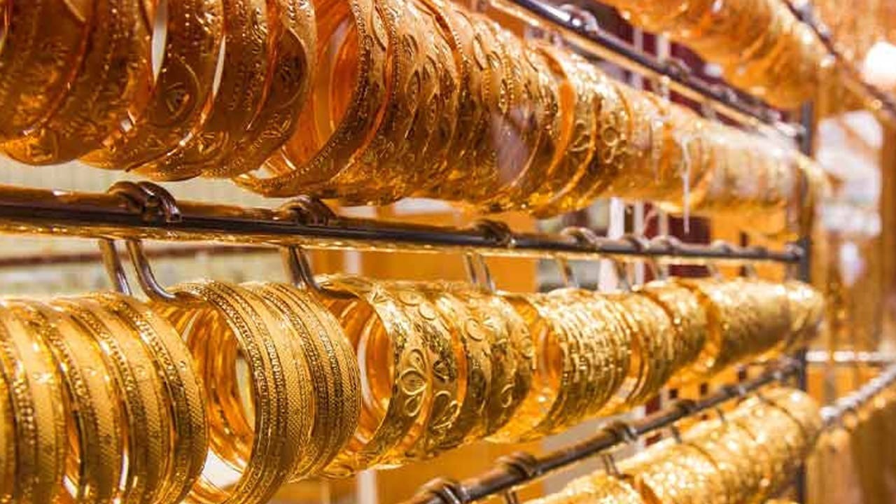 Gold prices in Pakistan hit record Rs384,000 per tola