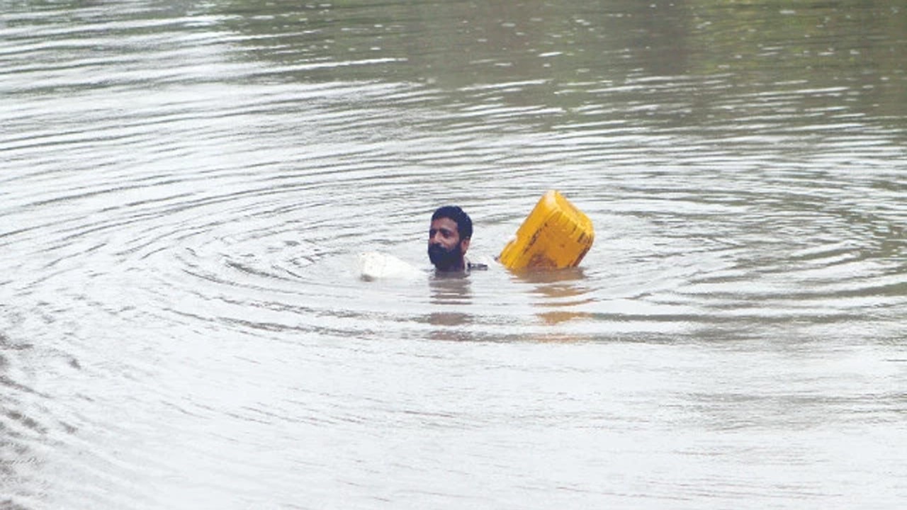 Floodwaters from Punjab enter Sindh