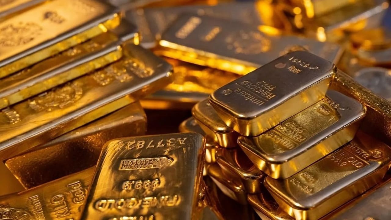 Per tola gold price reach Rs388,600 in Pakistan