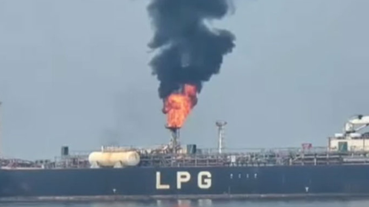 24 Pakistani sailors safe after LPG vessel caught fire off Yemen coast: FO