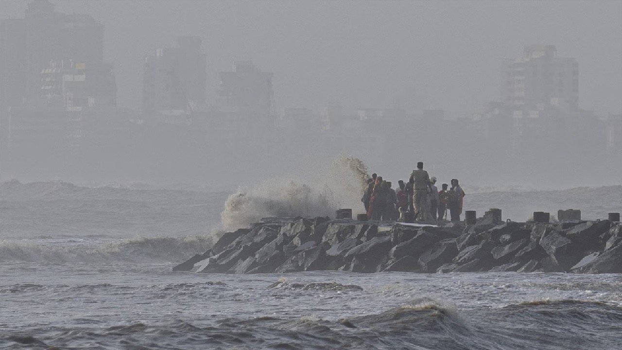 Cyclone ‘Shakti’ 360 km from Karachi, city may see rain today