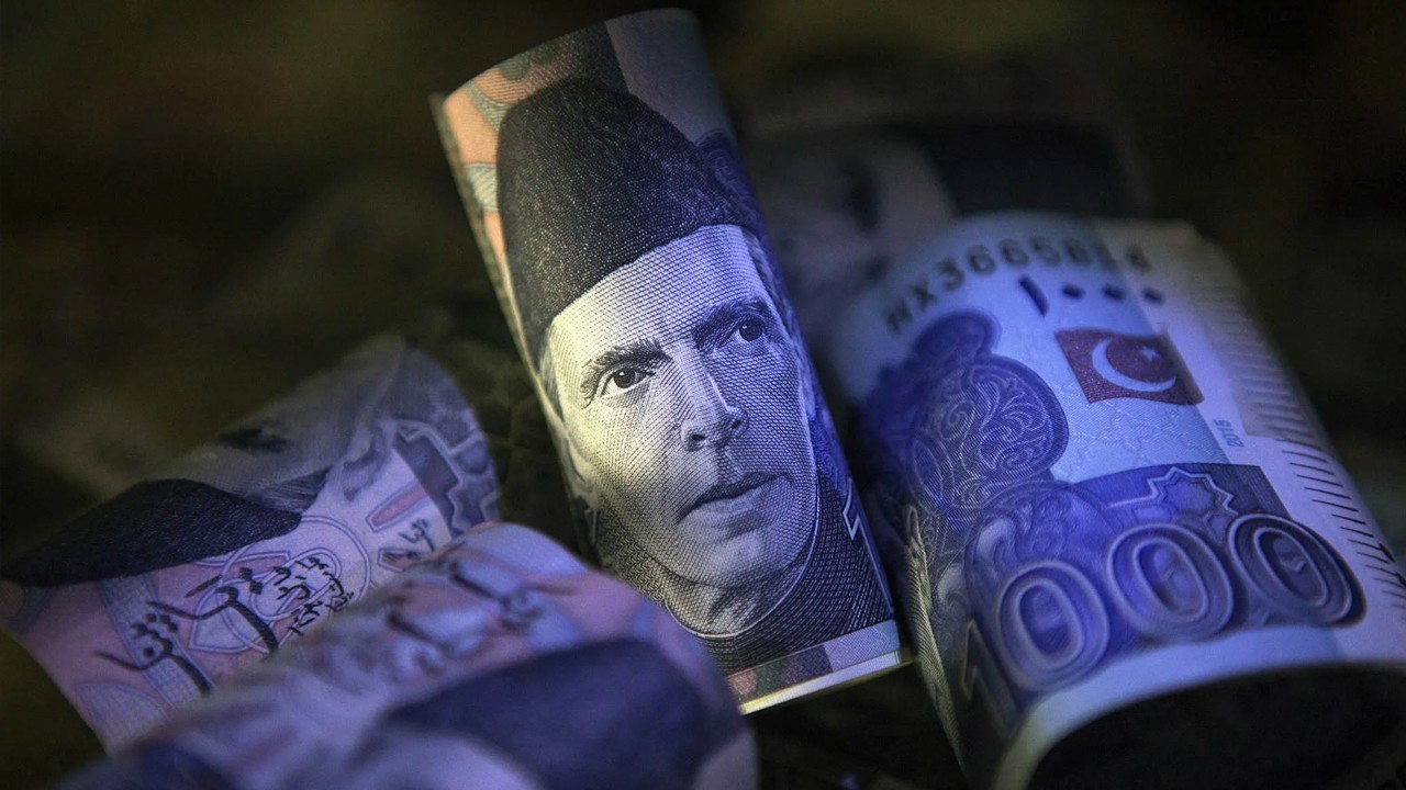 Pakistan among top countries showing sharp decline in default risk: Bloomberg