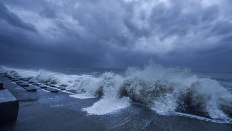 Cyclone 'Shakhti' weakens, light rain expected along Sindh and Balochistan coast: PMD