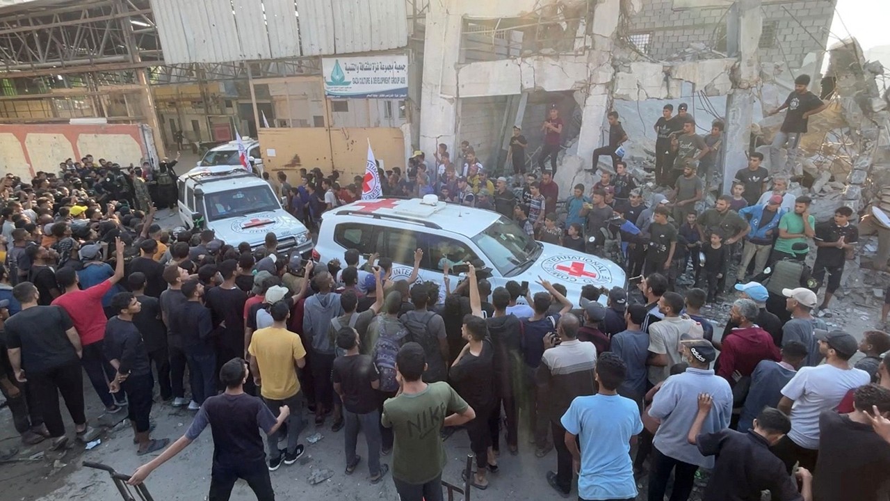 Hamas releases first seven Israeli hostages under peace plan