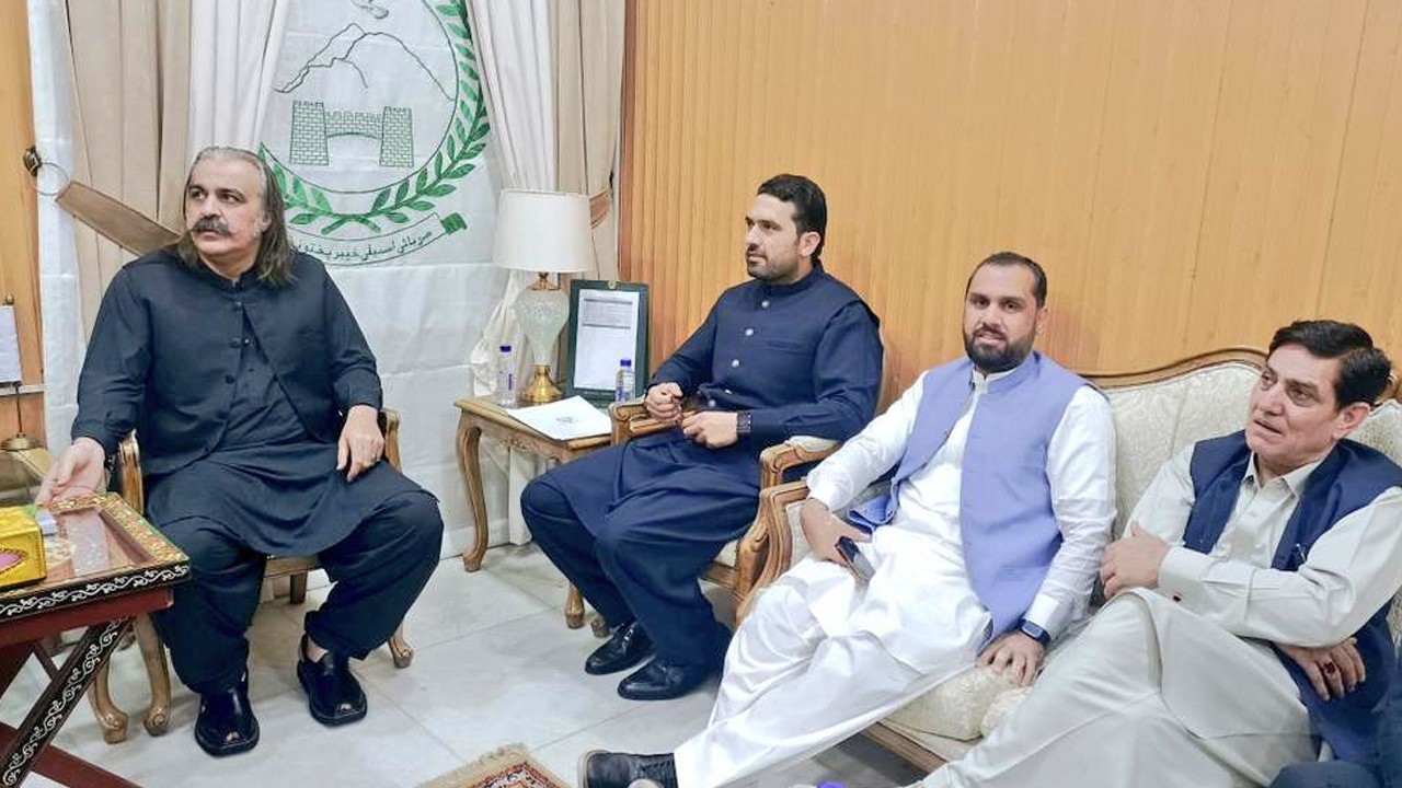 Opposition in KP Assembly walks out, boycotts vote for new cheif minister