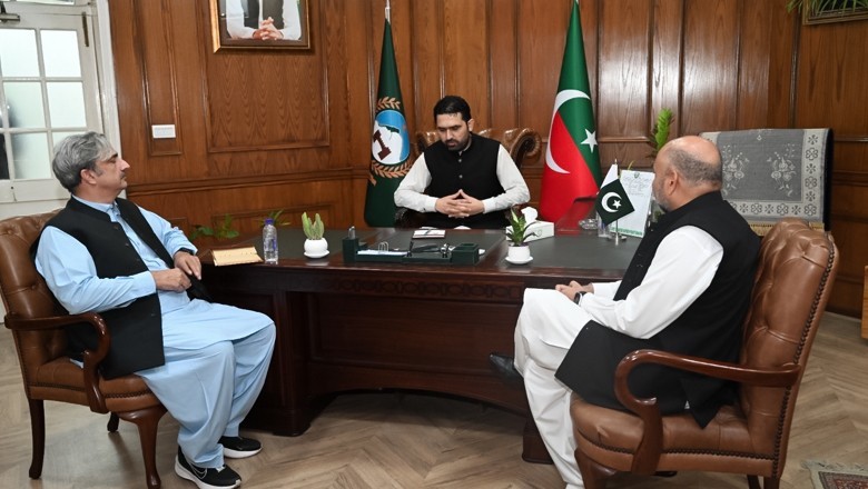 KP CM Sohail Afridi under fire for replacing Pakistan’s national flag with PTI flag