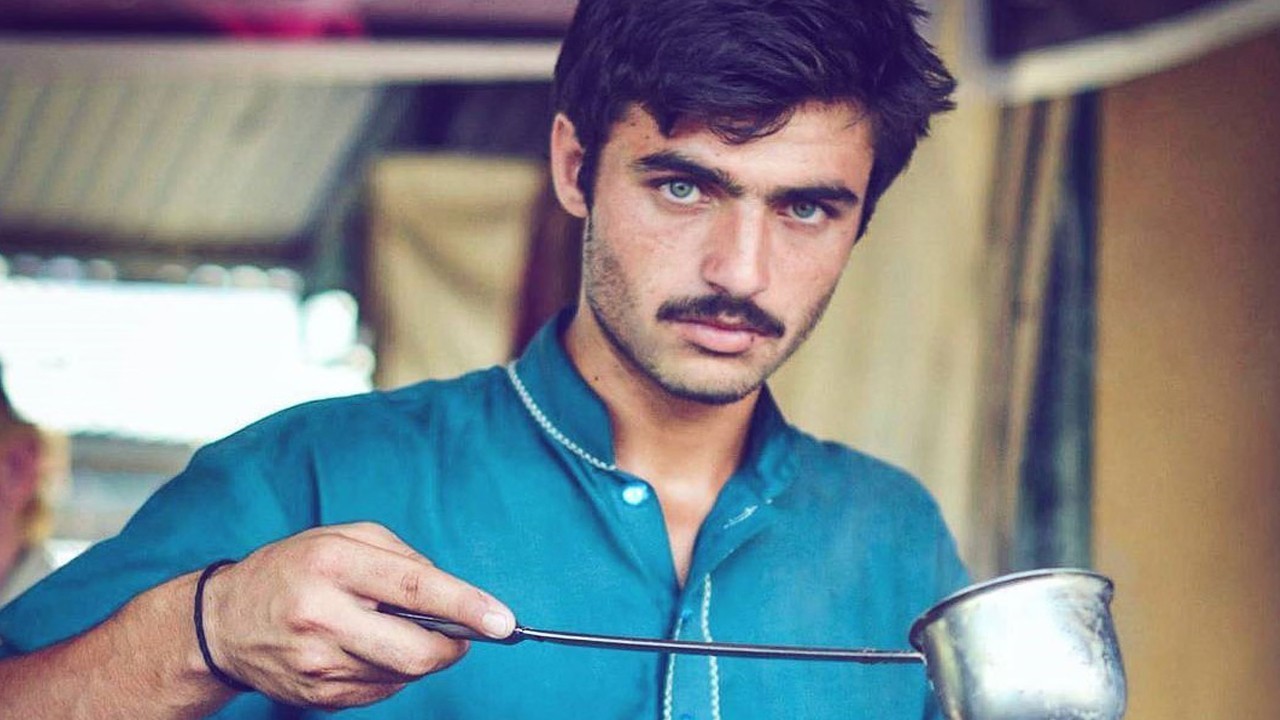 NADRA restores ID card of Arshad Khan ‘Chaiwala’