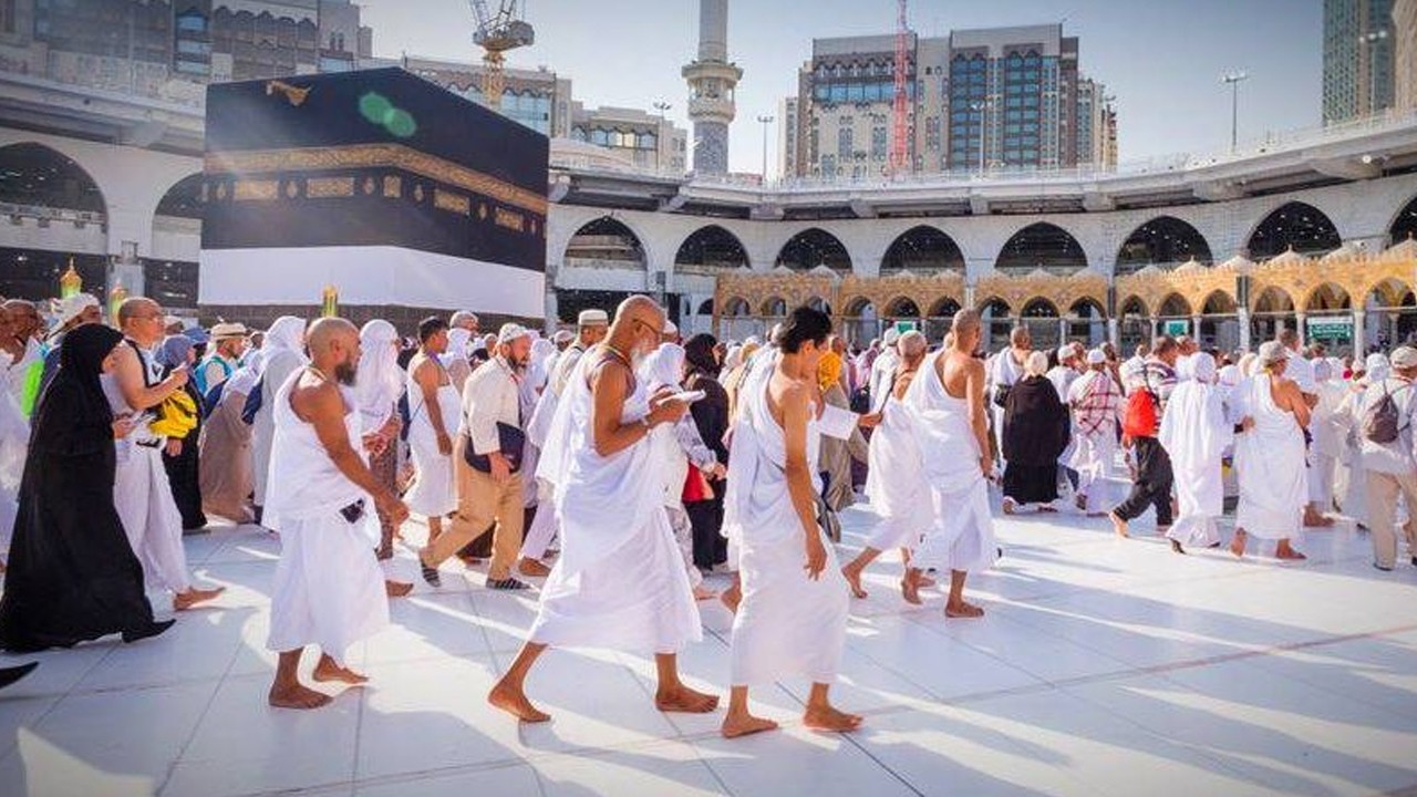 Govt to return Rs3.45bn to 66,377 pilgrims who performed Hajj last year