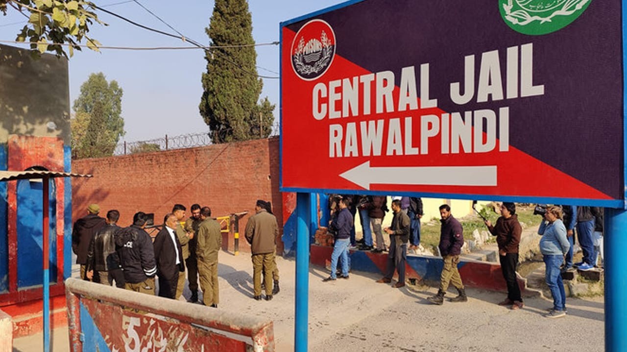 IHC suspends order nullifying ban on political discussions in jail meetings