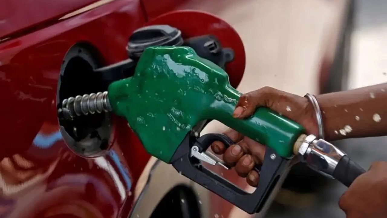Petrol prices likely to rise by up to Rs2.50 per litre from November 1