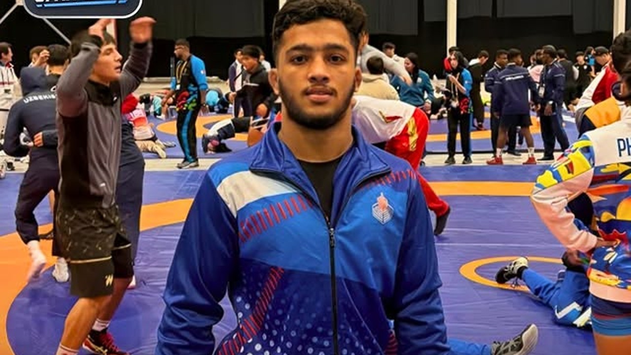 Pakistan’s Hassan Ali wins bronze in beach wrestling at Asian Youth Games