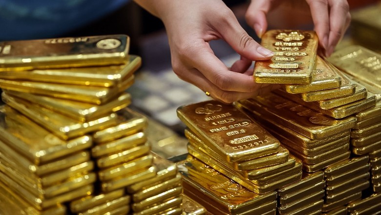 Gold becomes cheaper by Rs1,000 per tola in Pakistan