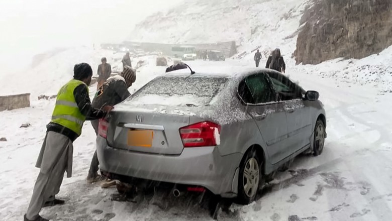 About 150 tourists rescued as snowfall traps visitors in Kaghan Valley