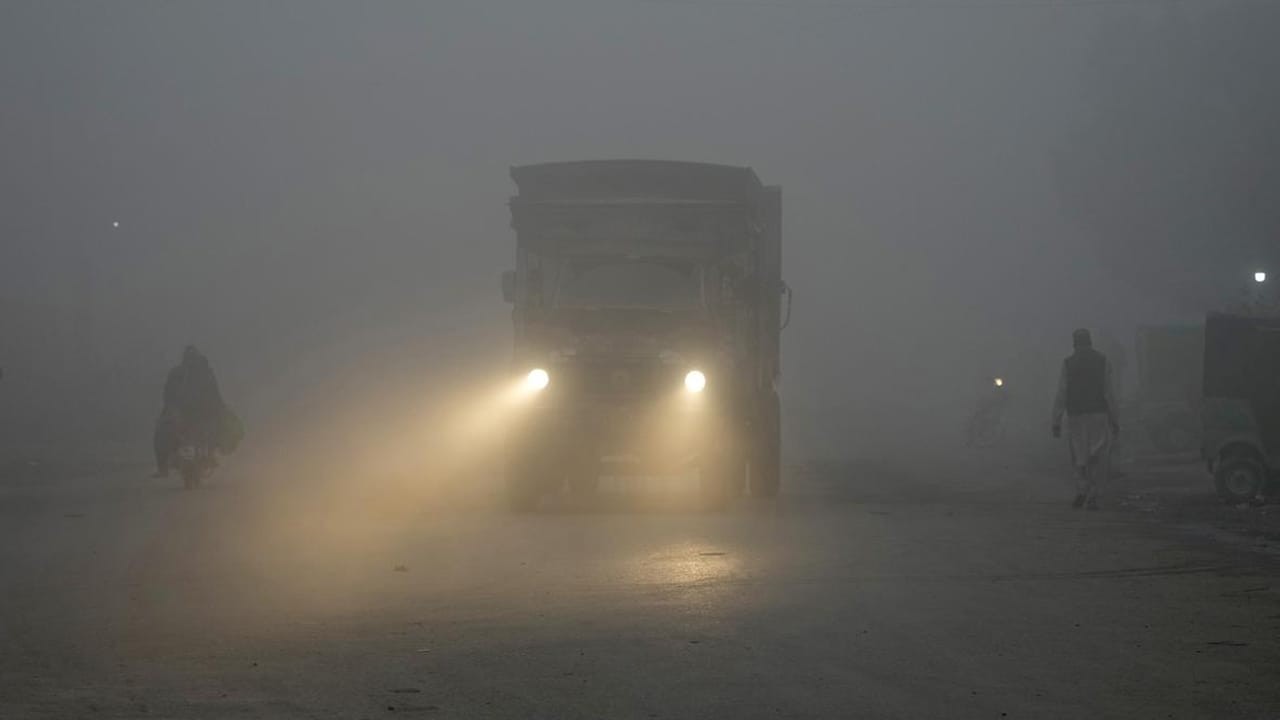 LHC orders Punjab govt to crack down on smoke-emitting vehicles