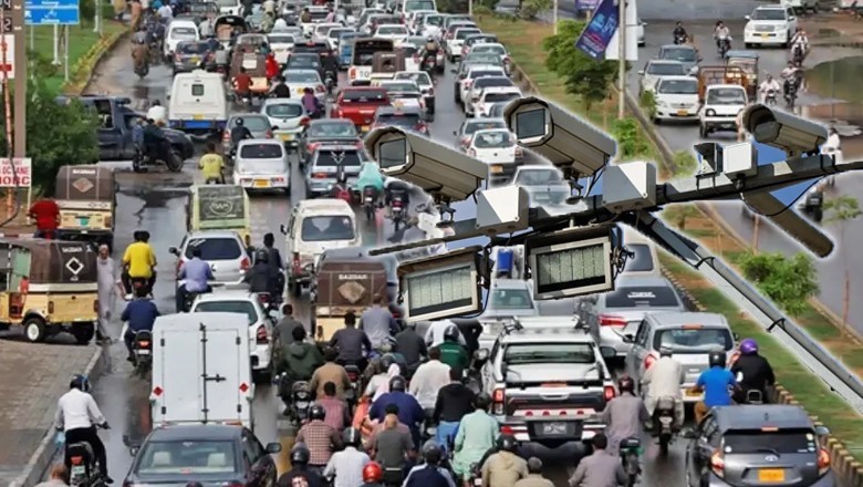 Karachi: 48,000 e-challans issued in 14 days, 4,500 citizens approached for waiver