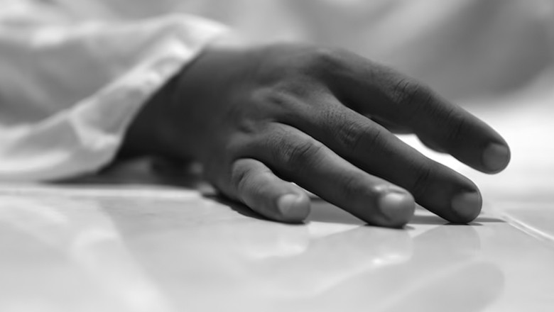 Father of three shot dead for resisting robbery bid at Karachi house