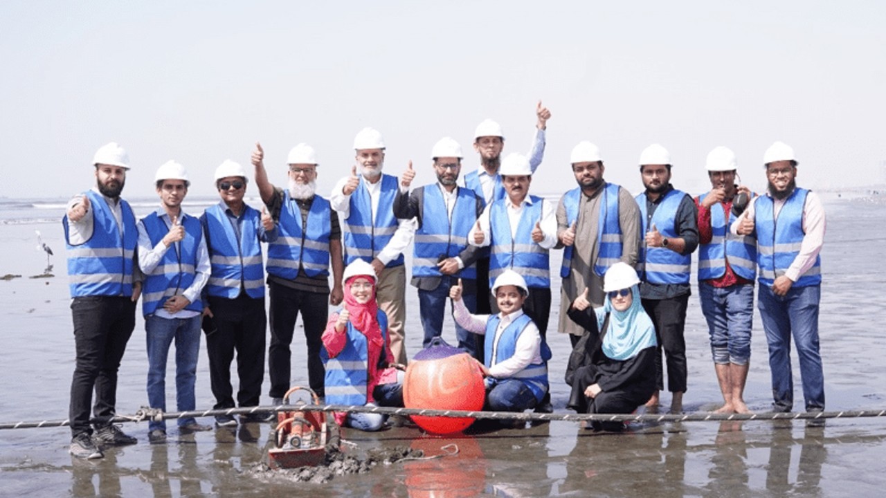 Internet users to see speed boost as new cable lands in Pakistan