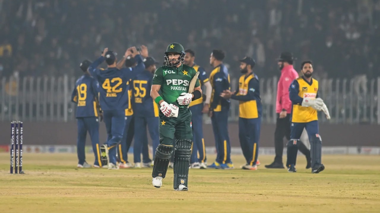 Sri Lanka defeat Pakistan by 6 runs to secure spot in Tri-Nation Series Final