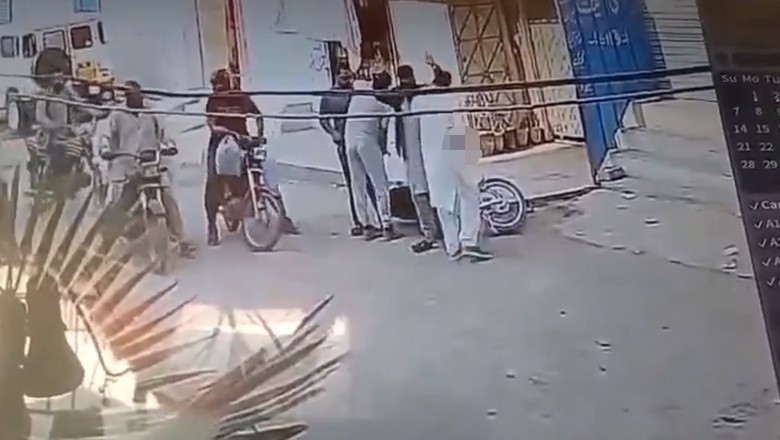 Karachi citizen deprived of Rs1.8m in daylight robbery in Karachi's Landhi