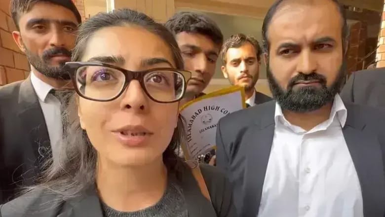 SC stops proceedings in controversial tweets case against Imaan Mazari